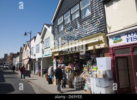 Geschäfte in Walton auf ganz blöd, Essex, England Stockfoto