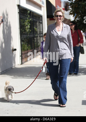 Jane Lynch und ihre Familie werden gesichtet, Mittagessen im Café der Kings Road in West Hollywood Los Angeles Kalifornien Stockfoto