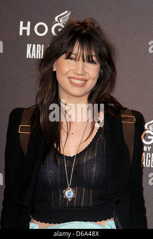 Daisy Lowe Paris Fashion Woche Herbst / Winter 2012 - Hogan von Karl Lagerfeld - Party Ankunft Paris, Frankreich zu tragen bereit- Stockfoto