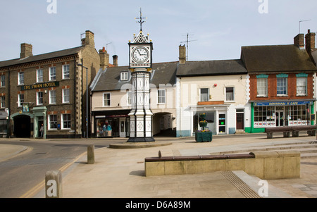 Viktorianische Uhrturm im Stadtzentrum von Downham Market, Norfolk, England Stockfoto
