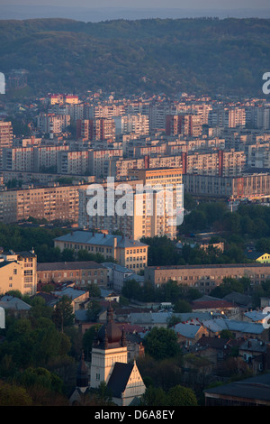 Lviv, Ukraine, Blick vom Wysokyi Samok nordwestlich bei Sonnenaufgang Stockfoto