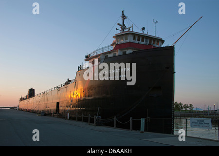 DAMPFSCHIFF WILLIAM G. MATHER FRACHTER SEEMUSEUM WATERFRONT KAI DOWNTOWN CLEVELAND OHIO USA Stockfoto