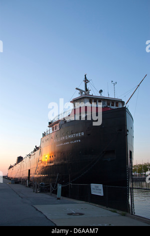 DAMPFSCHIFF WILLIAM G. MATHER FRACHTER SEEMUSEUM WATERFRONT KAI DOWNTOWN CLEVELAND OHIO USA Stockfoto