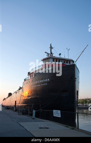 DAMPFSCHIFF WILLIAM G. MATHER FRACHTER SEEMUSEUM WATERFRONT KAI DOWNTOWN CLEVELAND OHIO USA Stockfoto