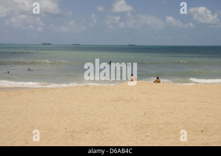 Brasilien, Fortaleza. Futuro, Strand beliebt, die Fronten die Innenstadt entlang der Avenida Dioguinho. Stockfoto