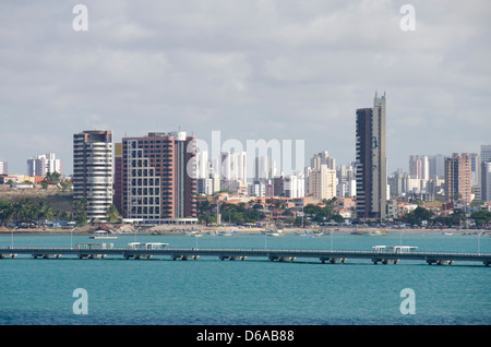 Brasilien, Fortaleza. Futuro, Strand beliebt, die Fronten die Innenstadt entlang der Avenida Dioguinho. Stockfoto