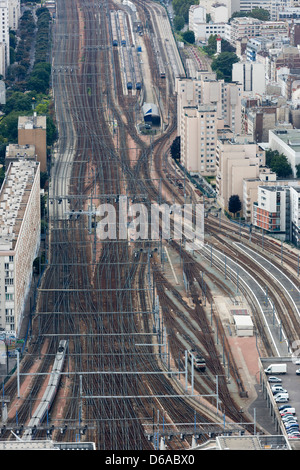 Schienen vor dem Gare Montparnasse, Paris, Frankreich Stockfoto