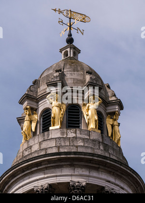 LONDON, Vereinigtes Königreich - 14. APRIL 2013: Kirchturm der Gemeinde St. Marylebone Stockfoto