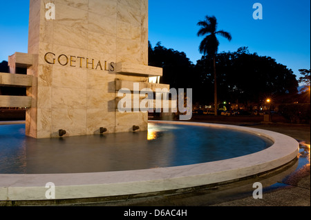 Goethals Denkmal unter den Panamakanal Gebäude Verwaltung Stockfoto