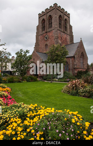 St. Nicholas Church und Garten, Whitehaven, Cumbria. Nur ein Teil davon bleibt nach einem Brand im Jahr 1971, aber das Teil noch im Einsatz. Stockfoto