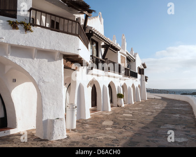 Häuserzeile in Binebecca auf der Insel Menorca Katalonien Spanien, zeigt typischen Architektur Stockfoto