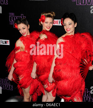 London, UK. 15. April 2013. Gäste besucht die UK Premiere von Look Of Love im Curzon Soho Shaftesbury Avenue, London.  Bildnachweis: Maurice Clements / Alamy Live News Stockfoto