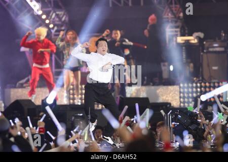 PSY bei seinem Konzert in Seoul, Südkorea geschieht auf Samstag, 13. April 2013. Stockfoto