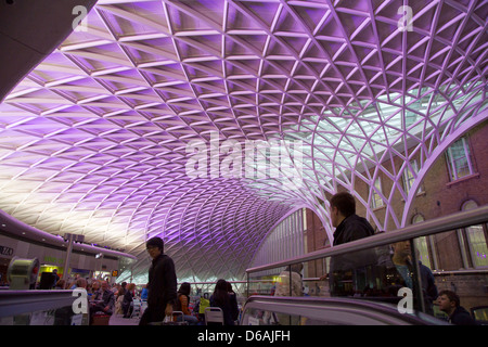 London, Vereinigtes Königreich, Dach-Neubau in der Kings Cross Station Stockfoto