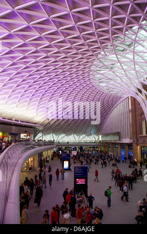 London, Vereinigtes Königreich, Dach-Neubau in der Kings Cross Station Stockfoto