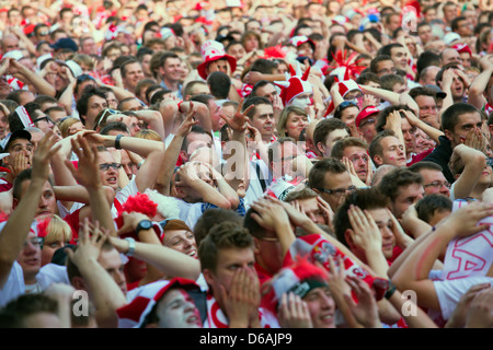 Posen, Polen, Fanmeile am Plac Wolnosci beim Spiel öffnen Stockfoto