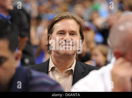 15. April 2013: Schauspieler Val Kilmer sitzt in der Menge bei einem NBA-Spiel zwischen den Memphis Grizzlies und den Dallas Mavericks das American Airlines Center in Dallas, TX Memphis besiegte Dallas 103-97 Stockfoto