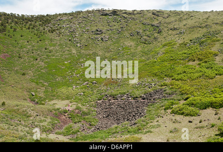 Capulin Vulkan National Monument, New Mexico Besucher auf Krater Vent Trail. Stockfoto