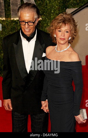 Richard Perry und Jane Fonda 2011 Vanity Fair Oscar Party im Sunset Tower Hotel - West Hollywood, Kalifornien eingetroffen- Stockfoto