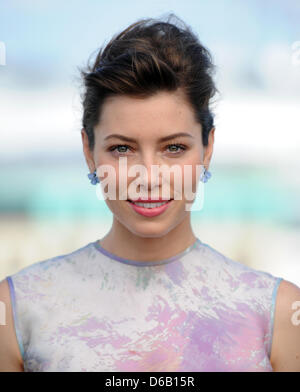 US-Schauspielerin Jessica Biel stellt für die Medien bei einem Fototermin für den Film "Total Recall" in Berlin, Deutschland, 13. August 2012. Der Film wird am 23. August 2102 in deutsche Kinos ausgestrahlt werden. Foto: BRITTA PEDERSEN Stockfoto