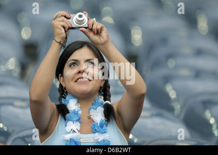 Ein argentinischer Fan, bevor der freundliche Fußballspiel Deutschland gegen Argentinien im Stadion der Commerzbank-Arena in Frankfurt Main, Deutschland, 15. August 2012. Foto: Fredrik von Erichsen Dpa/Lhe +++(c) Dpa - Bildfunk +++ Stockfoto