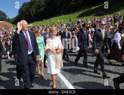 Fürst Hans Adam II, erbliche Prinzessin Sophie, Prinz Joseph Wenzel, Prinzessin Marie von Und Zu Liechtenstein zu Fuß zur Burg zu feiern der Nationalfeiertag am 15. August 2012 in Vaduz, Liechtenstein. Foto: Albert Nieboer Niederlande Stockfoto