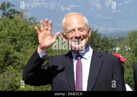 Fürst Hans Adam II von Und Zu Liechtenstein zu Fuß von der Wiese auf der Burg zu feiern der Nationalfeiertag am 15. August 2012 in Vaduz, Liechtenstein. Foto: Albert Nieboer Niederlande Stockfoto