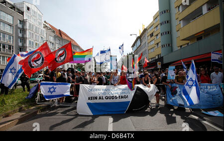 Gegendemonstranten protestieren gegen die internationalen Quds Day unter dem Motto "gegen Antisemitismus und Islamismus - No-Quds-Tag" in Berlin, Deutschland, 18. August 2012. Quds-Tag ist am letzten Freitag im Ramadan, bekundet Solidarität mit dem palästinensischen Volk und gegen Zionismus gedacht sowie Israels Kontrolle von Jerusalem. Foto: FLORIAN SCHUH Stockfoto