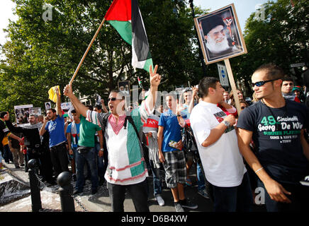 Islamisten demonstrieren für die Unterstützung Palästinas bei der internationalen Quds Day-Demonstartion in Berlin, Deutschland, 18. August 2012. Quds-Tag ist am letzten Freitag im Ramadan, bekundet Solidarität mit dem palästinensischen Volk und gegen Zionismus gedacht sowie Israels Kontrolle von Jerusalem. Foto: FLORIAN SCHUH Stockfoto