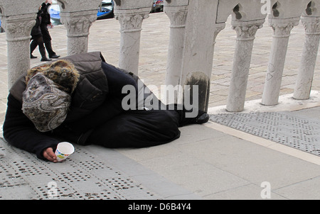 Straße Bettlerin in Venedig Italien Stockfoto