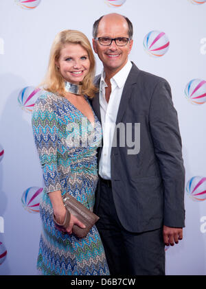 Schauspieler Annette Frier und Christoph Maria Herbst kommen bei der Premiere des Sat. 1-Films "Und dann bist du gegangen" in Berlin, Deutschland, 21. August 2012. Der Film wird am 4. September 2012 ausgestrahlt werden. Foto: Jörg Carstensen Stockfoto