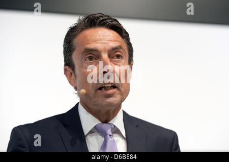 Geschäftsführer der Siemens Electrical Appliances Ltd, gibt Roland Hagenbucher, eine Pressekonferenz am Messestand der Siemens AG auf der internationalen Funk Ausstellung (IFA) in Berlin, Deutschland, 29. August 2012. IFA statt findet vom 31 August bis zum 5. September 2012 auf dem Messegelände unter dem Funkturm. Foto: Robert Schlesinger Stockfoto