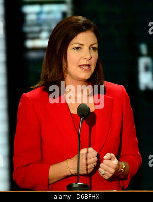 Vereinigte Staaten Senator Kelly Ayotte (Republican of New Hampshire) macht Bemerkungen zur Republican National Convention 2012 in Tampa Bay, Florida auf Dienstag, 28. August 2012. . Bildnachweis: Ron Sachs / CNP. (Einschränkung: keine New York oder New Jersey Zeitungen oder Zeitungen im Umkreis 75 Meilen von New York City) Stockfoto