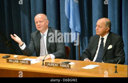 Der britische Außenminister William Hague und French Foreign Minister Fabius (R) sprechen auf einer Pressekonferenz der Vereinten Nationen in New York, USA, 30. August 2012. Beide Minister forderte, dass mehr für Flüchtlinge in und aus Syrien und Großbritannien Drehzahlbereich seine finanzielle Unterstützung um 10 Prozent auf 30,5 Millionen Pfund zu unterstützen. Foto: Chris Melzer Stockfoto