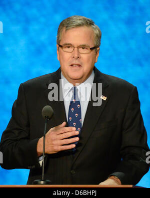 Ehemaliger Gouverneur Jeb Bush (Republikaner von Florida) macht Bemerkungen zur Republican National Convention 2012 in Tampa Bay, Florida am Donnerstag, 30. August 2012. . Bildnachweis: Ron Sachs / CNP. (Einschränkung: keine New York oder New Jersey Zeitungen oder Zeitungen im Umkreis 75 Meilen von New York City) Stockfoto