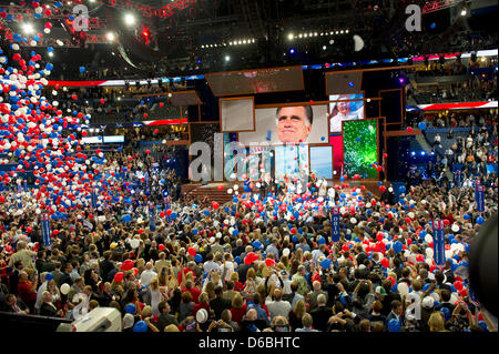 Ballon-Drop nach Mitt Romney Bemerkungen zur Republican National Convention 2012 in Tampa Bay, Florida am Donnerstag, 30. August 2012. . Bildnachweis: Ron Sachs / CNP. (Einschränkung: keine New York oder New Jersey Zeitungen oder Zeitungen im Umkreis 75 Meilen von New York City) Stockfoto