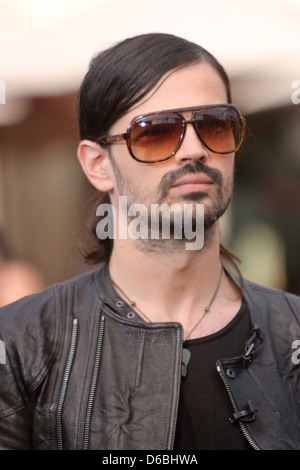 Tomo Milicevic die Band 30 Seconds to Mars filmt ein Interview für Unterhaltung TV-Nachrichtensendung "Extra" im The Grove Stockfoto