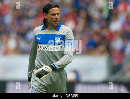 Hoffenheim Torwart Tim Wiese Gesten während der deutschen Fußball-Bundesliga-Fußball zwischen TSG 1899 Hoffenheim und Eintracht Frankfurt in der Rhein-Neckar-Arena in Sinsheim, Deutschland, 1. September 2012 entsprechen. Foto: UWE ANSPACH (Achtung: EMBARGO Bedingungen! Die DFL ermöglicht die weitere Nutzung der nur bis zu 15 Bilder (keine Sequntial Bilder oder Video-ähnliche Bilder al-Serie Stockfoto