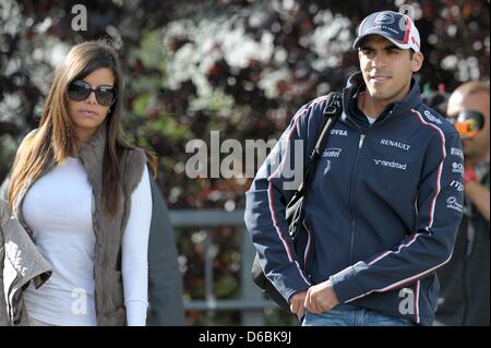 Venezolanischer Autorennfahrer Pastor Maldonado von Williams und seiner Freundin Gabriella Tarkany Eintreffen der Koppel auf der Rennstrecke Circuit de Spa-Francorchamps in der Nähe von Spa, Belgien, 2. September 2012. Den Formel 1 Grand Prix von Belgien ist der 12. aus 20 Rennen im Jahr 2012. Foto: David Ebener Dpa +++(c) Dpa - Bildfunk +++ Stockfoto