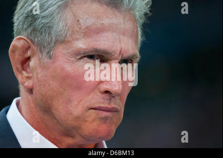 Bayern Kopf, die Trainer Jupp Heynckes vor dem Bundesliga-Fußball erobert match zwischen FC Bayern München und VFB Stuttgart in der Allianz Arena in München, Deutschland, 2. September 2012. Foto: Victoria Bonn-Meuser (Achtung: EMBARGO Bedingungen! Die DFL ermöglicht die weitere Nutzung der nur bis zu 15 Bilder (keine Sequntial Bilder oder Video-ähnliche Reihe der Bilder erlaubt) Stockfoto