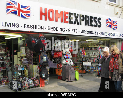 Homeexpress Budget-Geschenk-Shop für eine Vielzahl von waren Worthing West Sussex Stockfoto