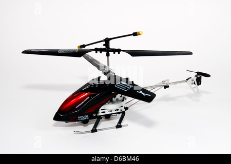 Kleine 3-Kanal-Fernbedienung Modellhubschrauber Stockfoto