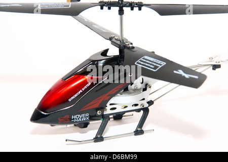 Kleine 3-Kanal-Fernbedienung Modellhubschrauber Stockfoto