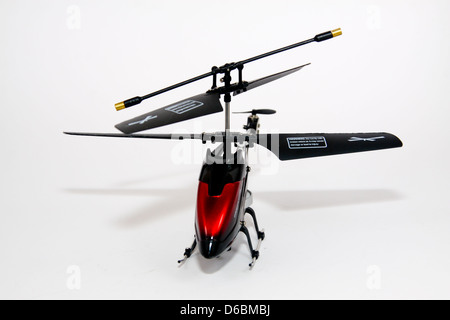 Kleine 3-Kanal-Fernbedienung Modellhubschrauber Stockfoto