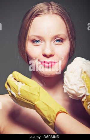 Frau, Gesicht geschrubbt Stockfoto