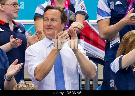 Der britische Premierminister David Cameron Uhren schwimmen-Wettbewerb im Aquatics Center im Olympia-Park während der London Paralympischen Spiele 2012 in London, UK, 3. September 2012. Foto: Daniel Karmann Stockfoto