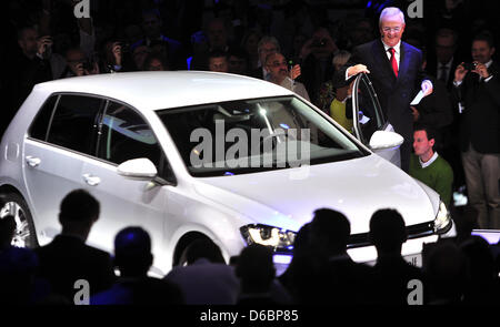 Martin Winterkorn, Vorstandsvorsitzender der Volkswagen AG, spricht bei der Präsentation des neuen VW Golf 7 in der Nationalgalerie in Berlin, Deutschland, 3. September 2012. Foto: HANNIBAL HANSCHKE Stockfoto