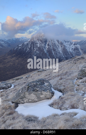 Winter-Morgensonne auf Stob Dearg, Buahaille Etive Mor, Beinn entnommen einer "Chrulaiste, Schottisches Hochland Stockfoto