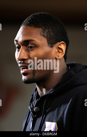 Ron Artest Los Angeles Lakers Basketball-Spieler, Ron Artest, Dreharbeiten zu einem Interview mit Entertainment TV-Nachrichtensendung Stockfoto