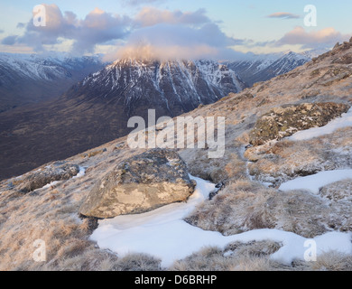 Winter-Morgensonne auf Stob Dearg, Buahaille Etive Mor, Beinn entnommen einer "Chrulaiste, Schottisches Hochland Stockfoto